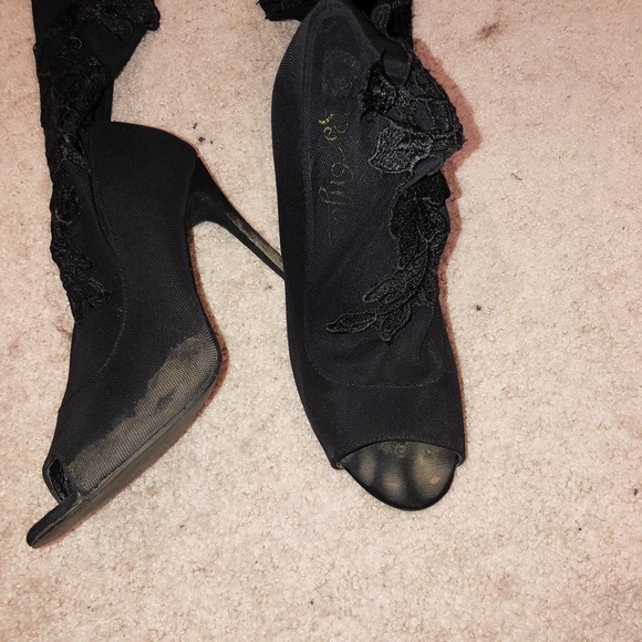 See threw lace design knee high heels - Picture 2 of 3